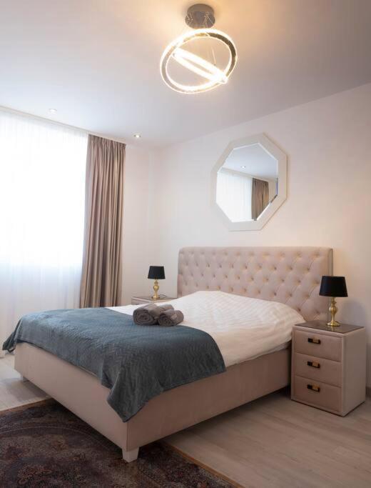 Luxury 2 Bedroom Apartment Bucharest Exterior photo